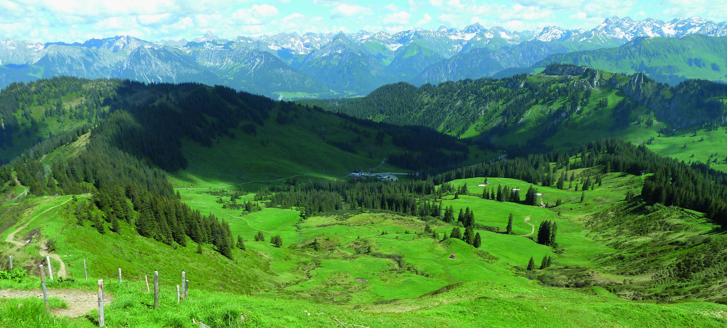 Blick vom Riedberger Horn (Foto: Winfried Berner) Blick vom Riedberger Horn (Foto: Winfried Berner)