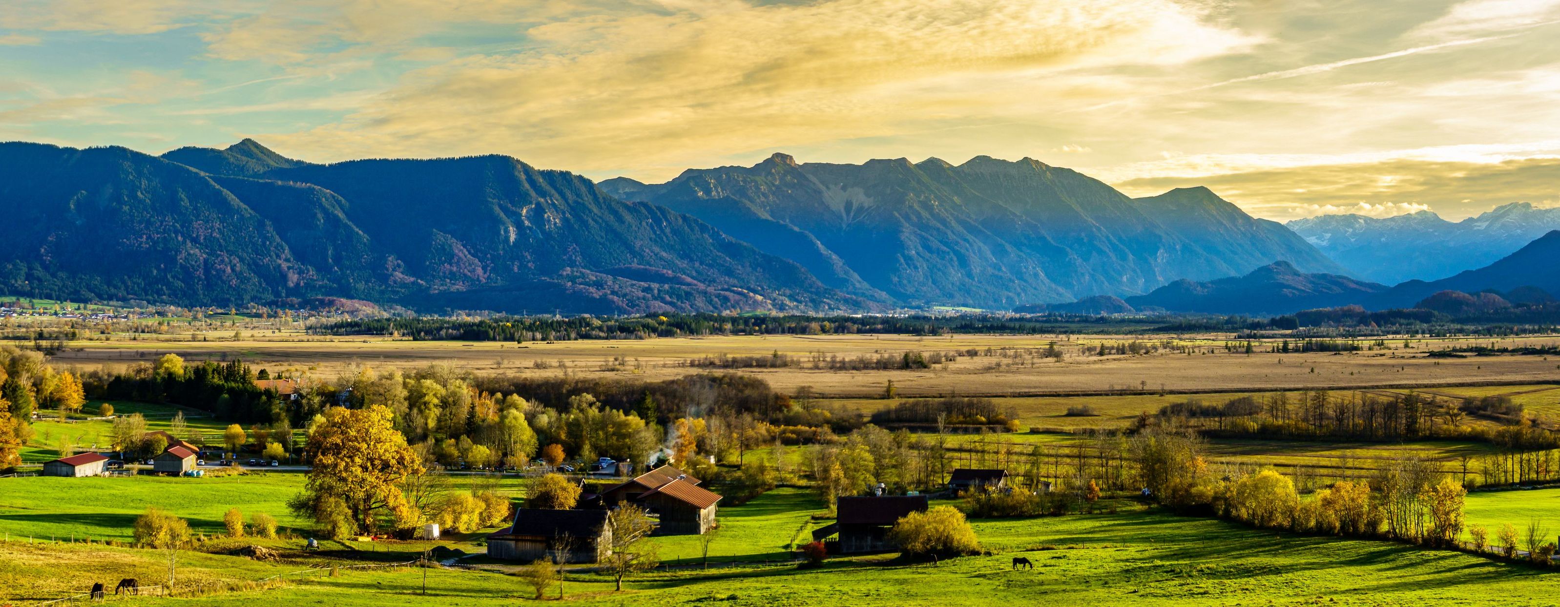 Murnauer Moos (Foto fottoo/stock.adobe.com) Murnauer Moos im Herbst. Dass es in Europa noch intakte Moore gibt, liegt vor allem an ihrem gesetzlichen Schutz. Machen Sie mit bei der Aktion "hands off nature"!