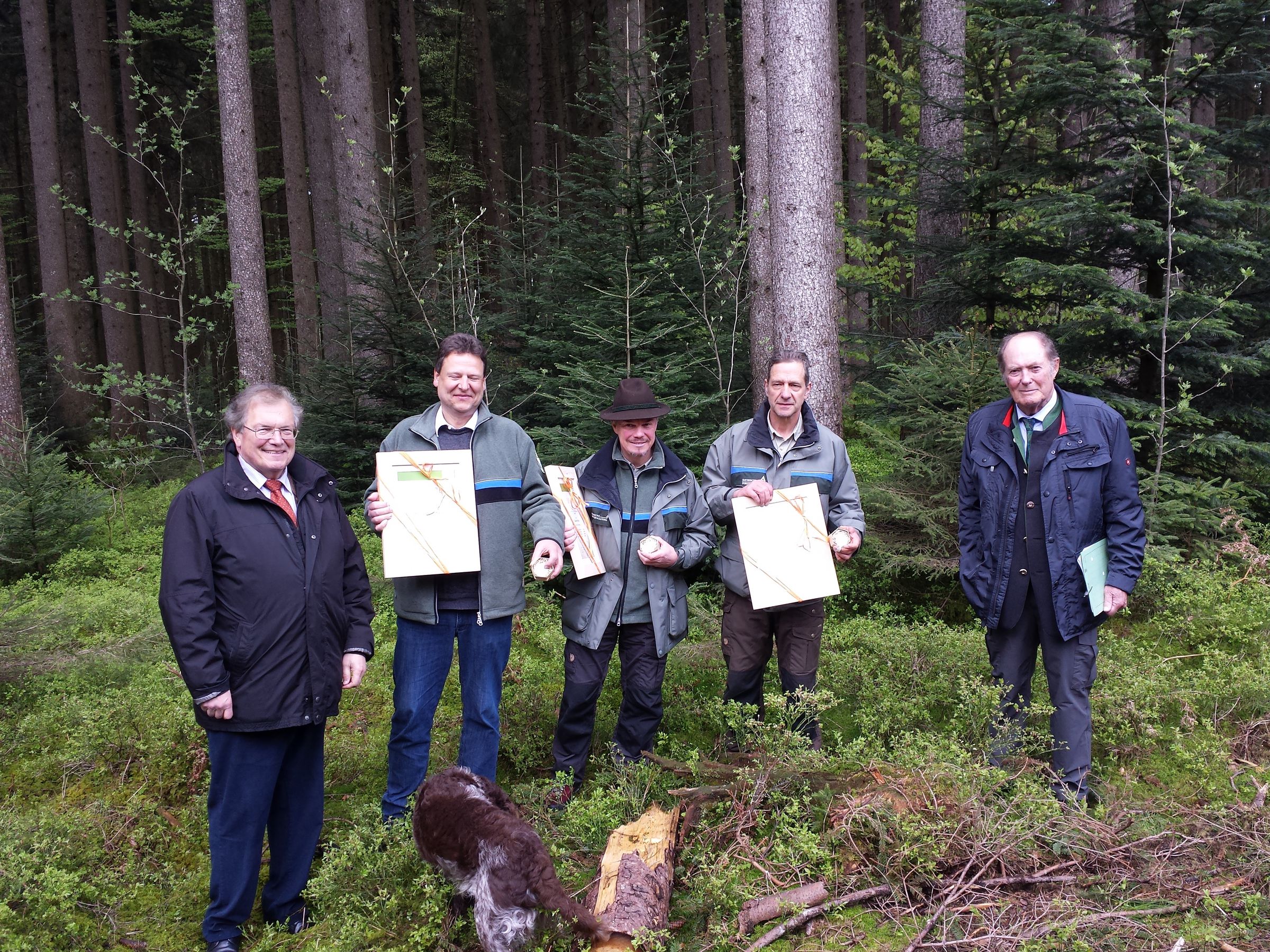 von links nach rechts: Hubert Weiger, die drei Preisträger Robert Wiechmann, Gerhard Waas und Peter Lechner, Hans Kornprobst (Foto: Ralf Straußberger)