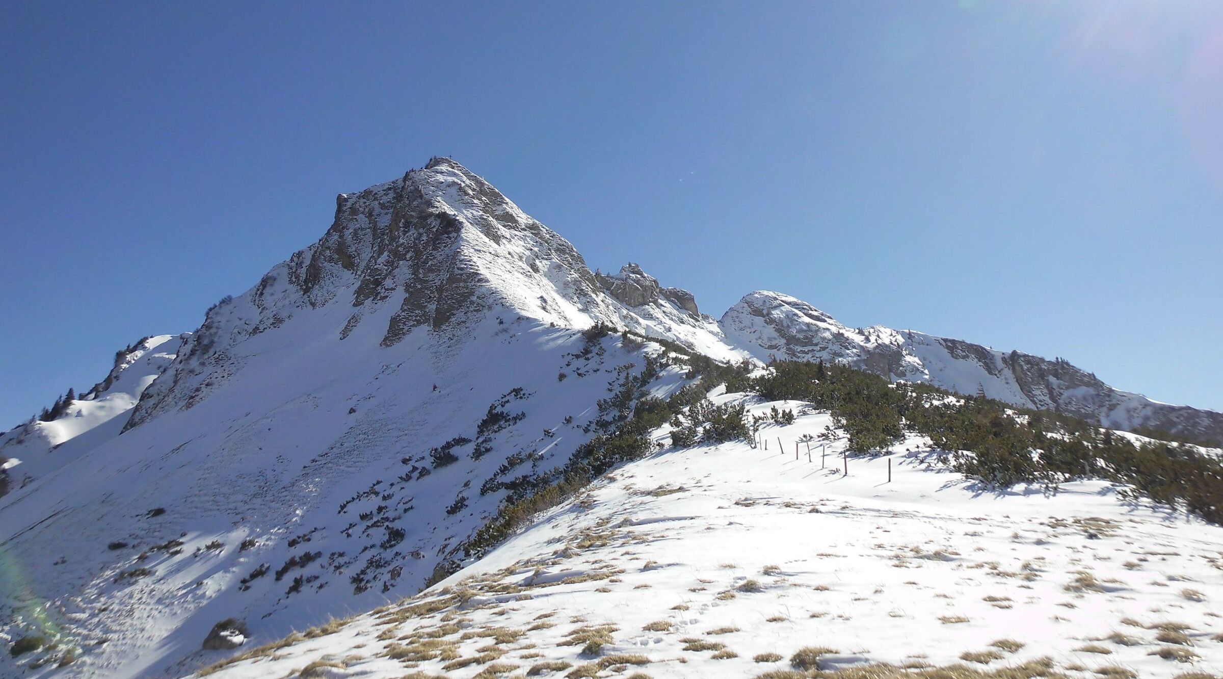 Rotwand im Schnee: Der Alpenplan schützt Lebensräume wie hier im Ammerseegebirge (Panoramio/Wikimedia Commons/ Creative Commons Attribution 3.0 Unported)