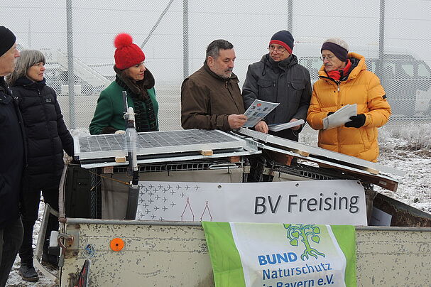 Experten des Bürgervereins Freising haben auf dem Grundstück des BUND Naturschutz direkt am Flughafen München eine Messstation für Ultrafeinstaub aufgestellt.