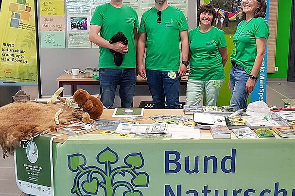 Holger Raquet, Thomas Mantel, Renate Dreßler und Conni Schlosser(von links) betreuten einen Infostand beim Lehrertag in Lohr, Foto Conni Schlosser