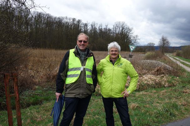 v.l. Ulricht Buchholz und Richard Mergner auf Exkursion am Örtelbergweiher