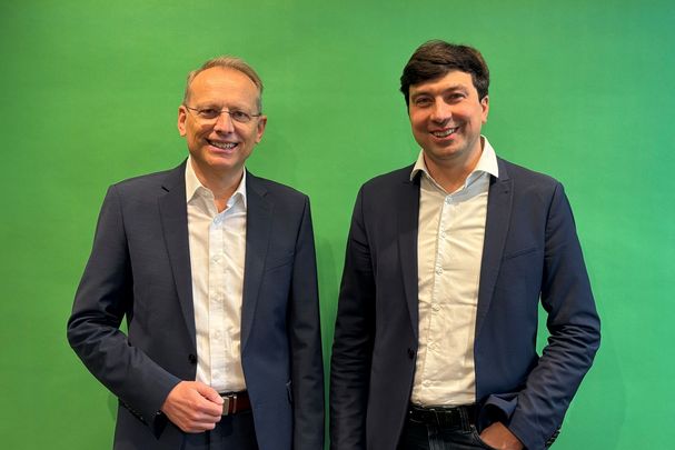 Der DGB-Vorsitzende Bernhard Stiedl und der BN-Vorsitzende Martin Geilhufe stellten ein gemeinsames Positionspapier für eine sozial gerechte und ökologische Kommunalpolitik vor.