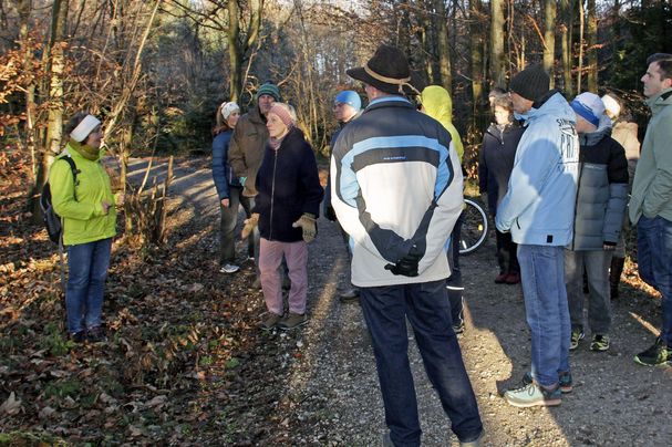 Exkursionteilnehmer der Winterwanderung im Haidforst