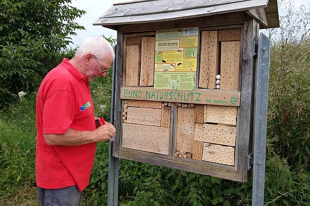 Letzte Arbeit am Insektenhotel