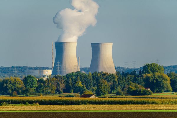Blick auf die Kühltürme des Atomkraftwerks, AKW, Gundremmingen