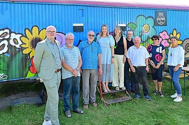 Ehrengäste von links: Steffen Endres, Sparkasse Mainfranken, Hartmut Haas-Hyronimus, BN, Erwin Scheiner, Vorsitzender BN, Anna Stolz, Staatssekretärin am Kultusministerium, Conni Schlosser, BN, Chrsitoph Vogel, stellv. Landrat MSP, Hans Jürgen Fahn, Sprecher AK Umweltbildung, Maria Bittner, Regierung von Unterfranken, Susanne Rinno, 3. Bürgermeisterin Marktheidenfeld, Foto Alfred Dill