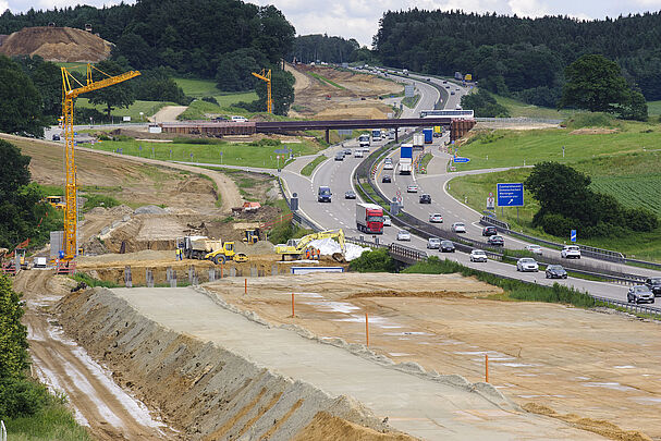 Autobahnausbau A8 bei Augsburg (Foto: Wolfilser - stock.adobe.com)