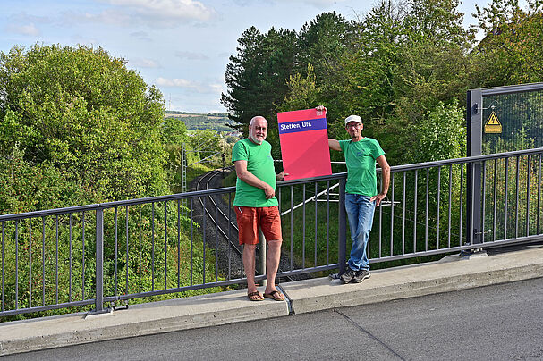 Die beiden Main-Spessarter BN-Vorsitzenden demonstrieren für eine Reaktivierung der Werntalbahn, Foto Alfred Dill