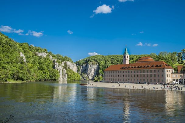 Gerettete Landschaft: Der Donaudurchbruch bei Kelheim sollte einem Wasserkraftwerk geopfert werden. Der BUND Naturschutz stellte sich schützend vor das Naturmonument und bewahrte es vor der Zerstörung (Foto: Andy Ilmberger/stock.adobe.com).
